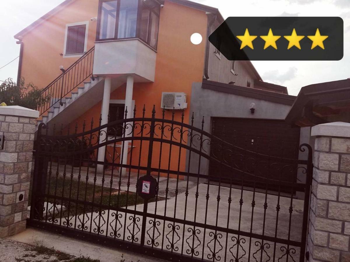 Apartment Dorina Buje Exterior photo